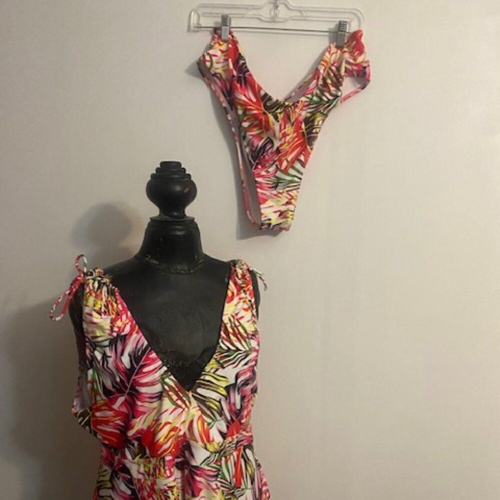 Multi Color Floral print V-neck front& back tie strap 2-pice swimsuit, size 4XL